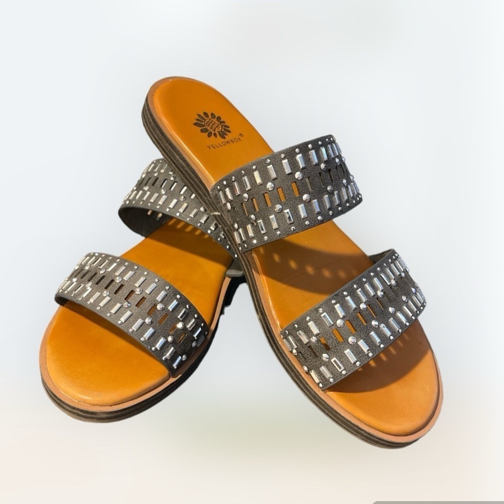 Really Pretty Yellow Box Laser Cut Design w/ Rhinestones Slip On Sandal Size 8.5